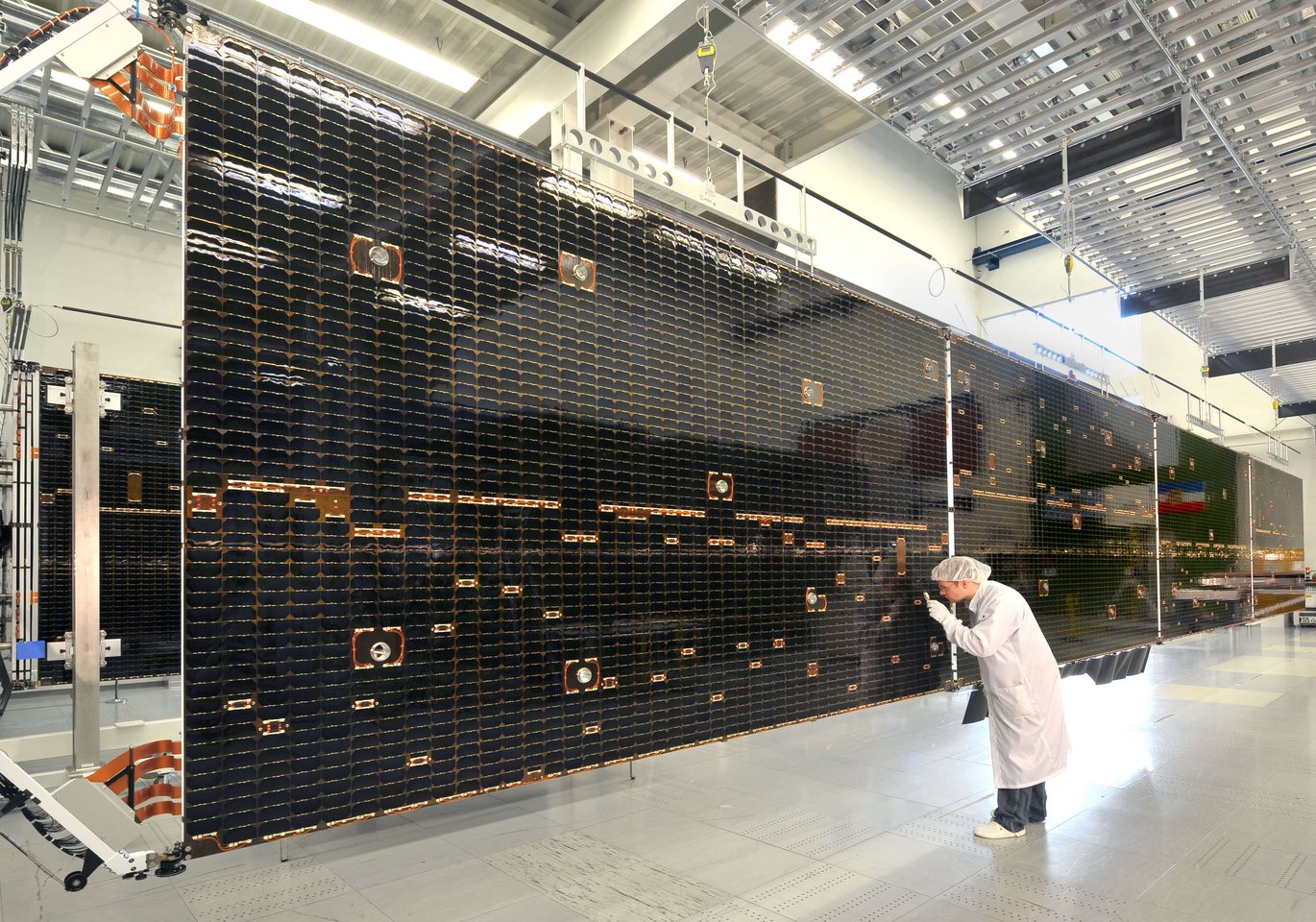 bpanel_e30004l_im_rig.jpg.1370x960_q85_crop-center_upscale.jpg